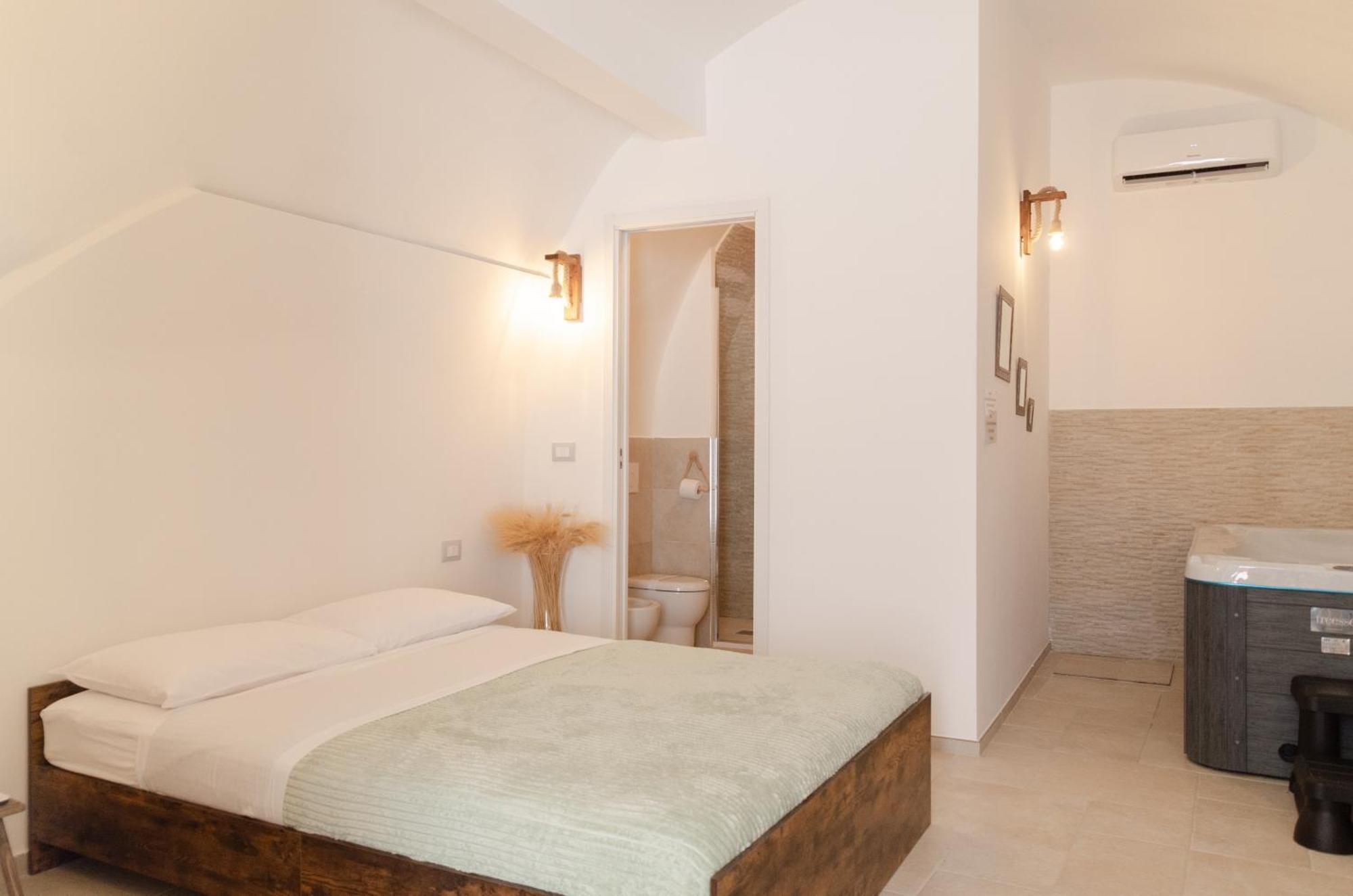 Aca Suite Luxury With Jacuzzi Adelfia Ngoại thất bức ảnh