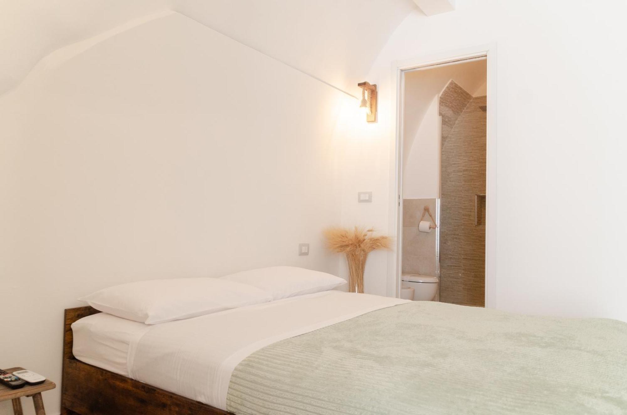 Aca Suite Luxury With Jacuzzi Adelfia Ngoại thất bức ảnh